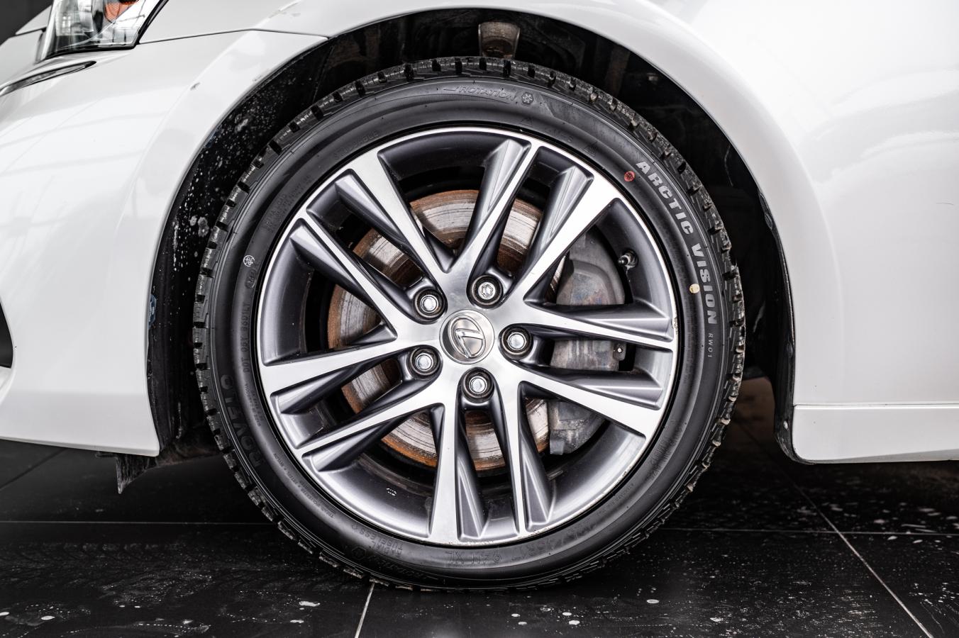 2019 Lexus IS 300 - Image 5