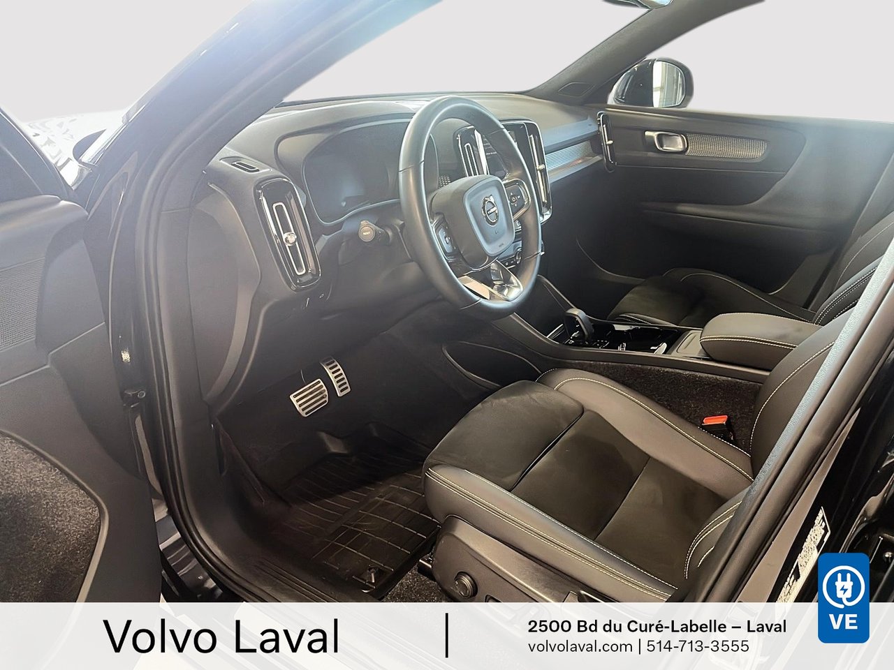 2022 Volvo XC40 Recharge Pure Electric - Image 9