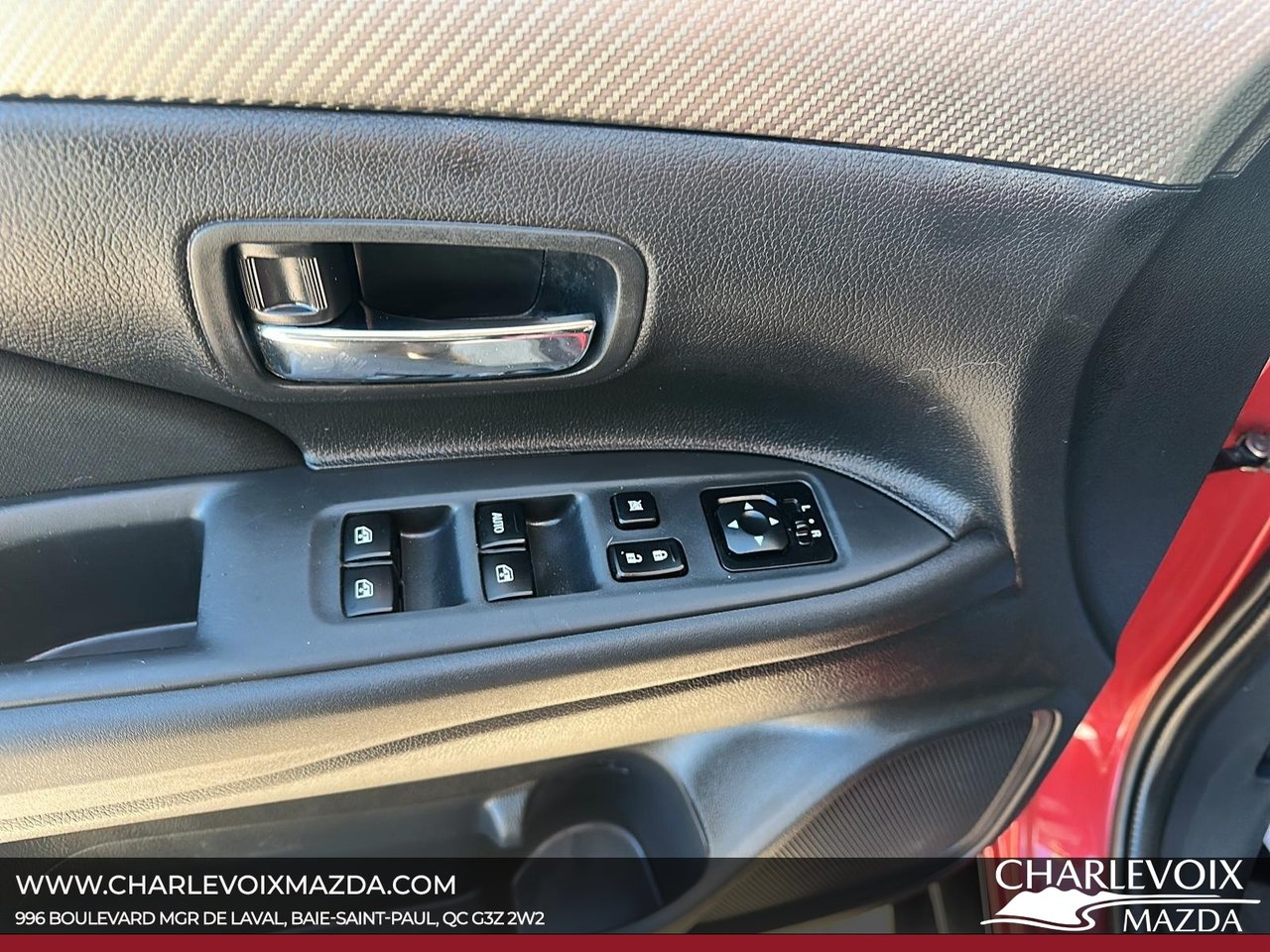 2016 Mitsubishi Outlander - Image 11