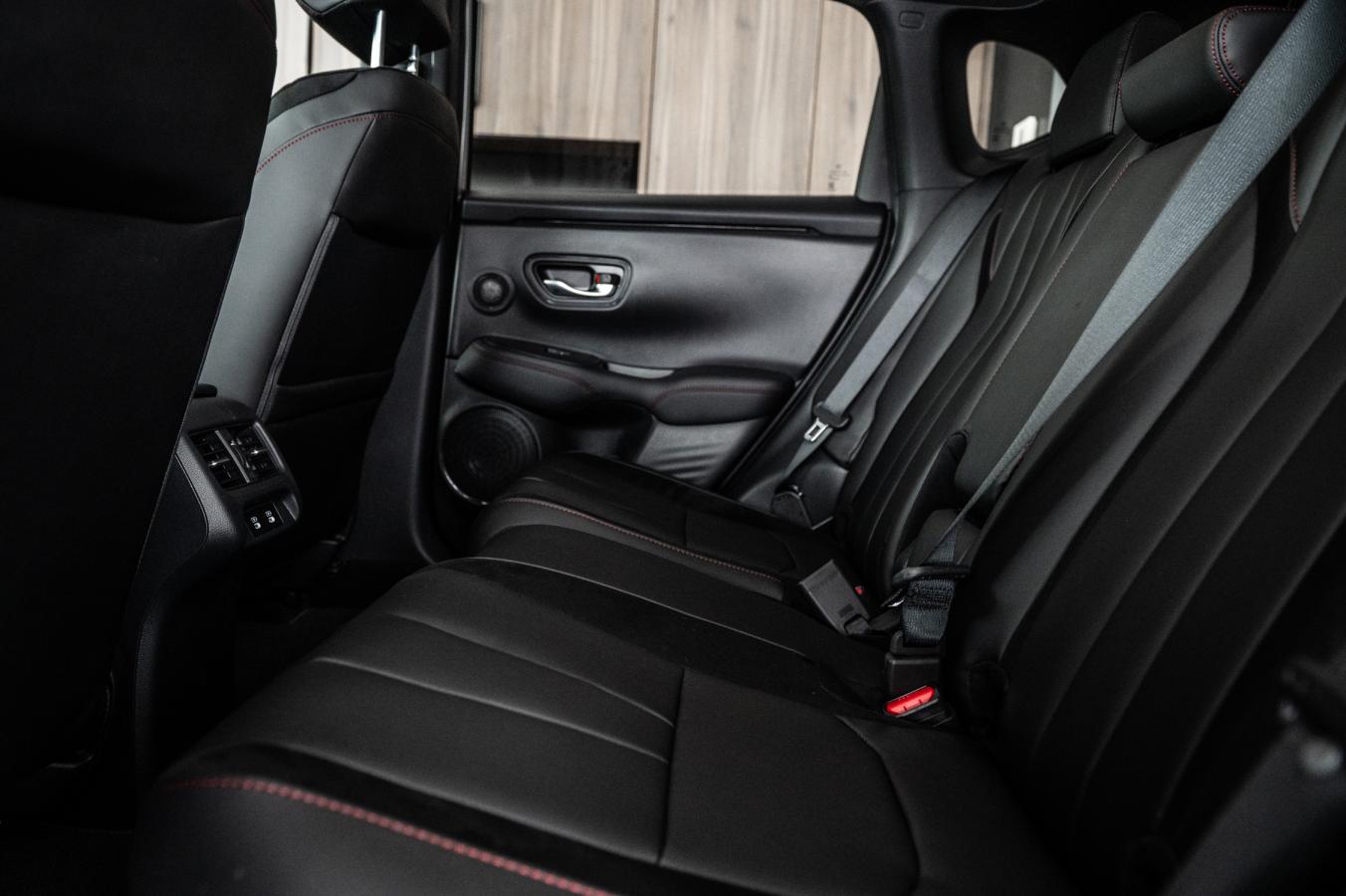 2025 Acura ADX - Image 33