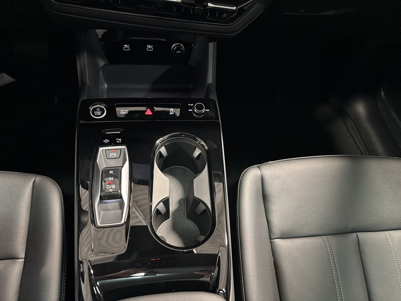 2025 Audi Q6 e-tron - Image 15