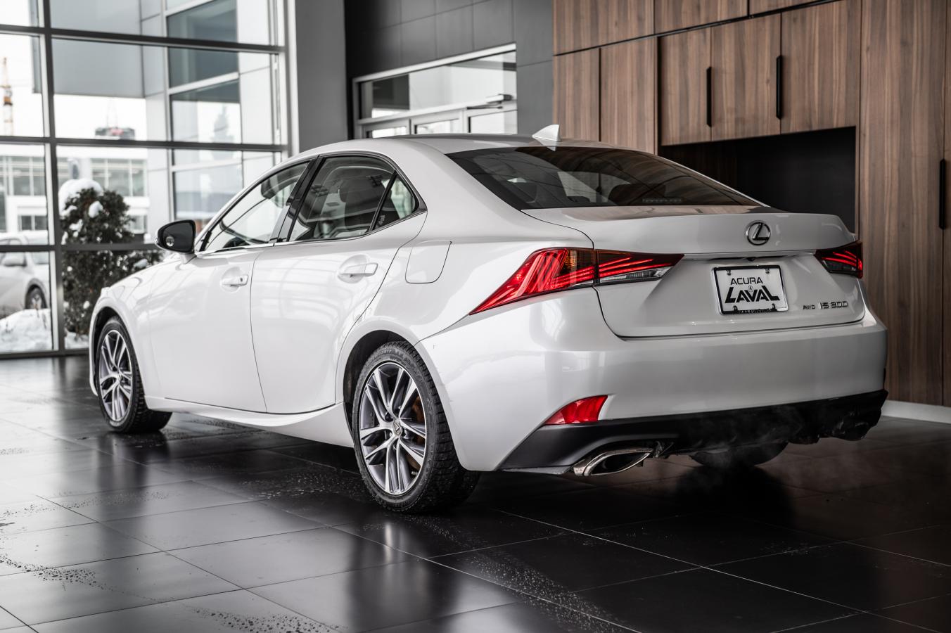 2019 Lexus IS 300 - Image 7
