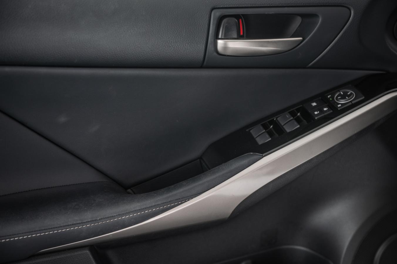 2019 Lexus IS 300 - Image 11