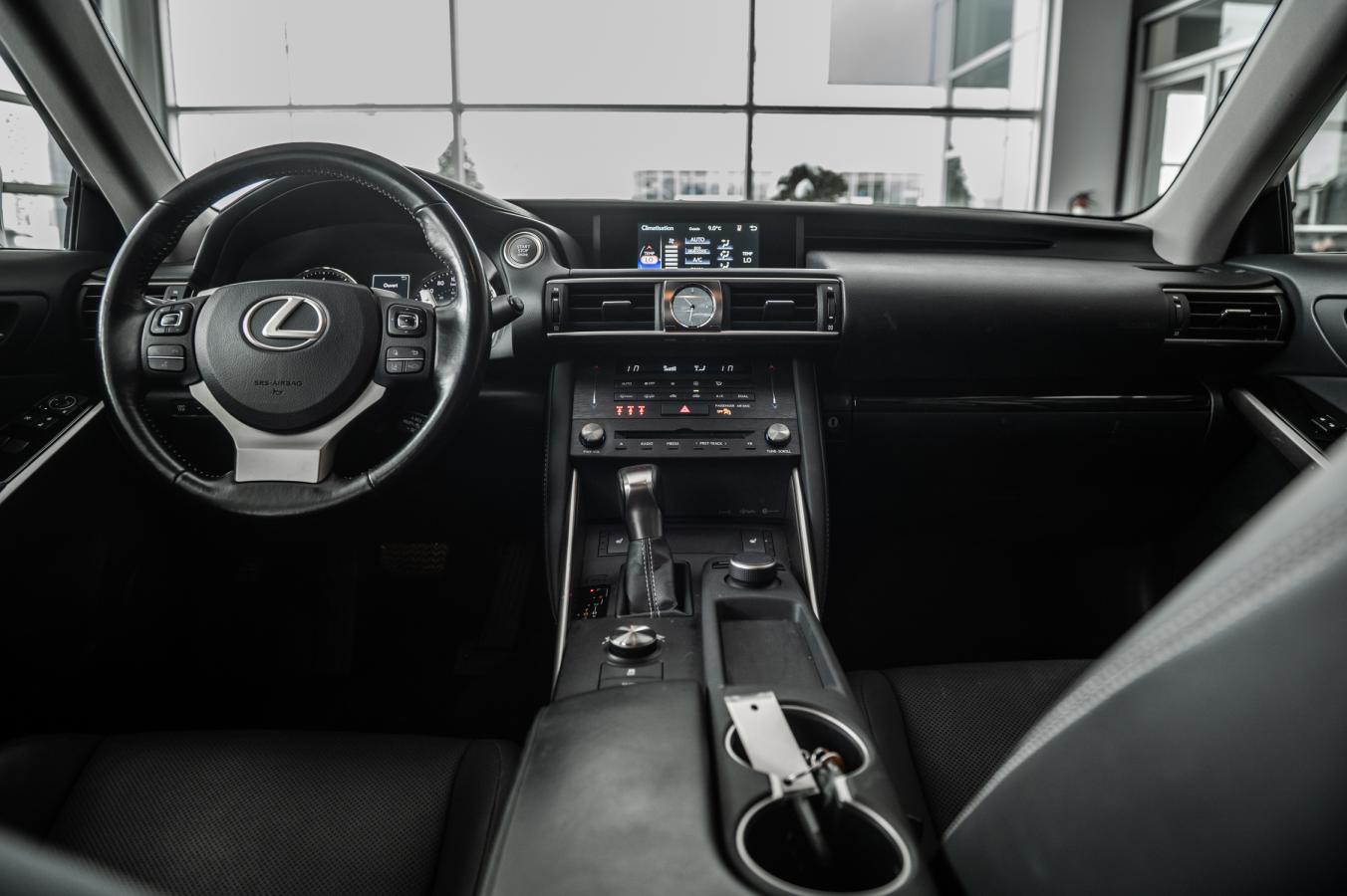 2019 Lexus IS 300 - Image 28