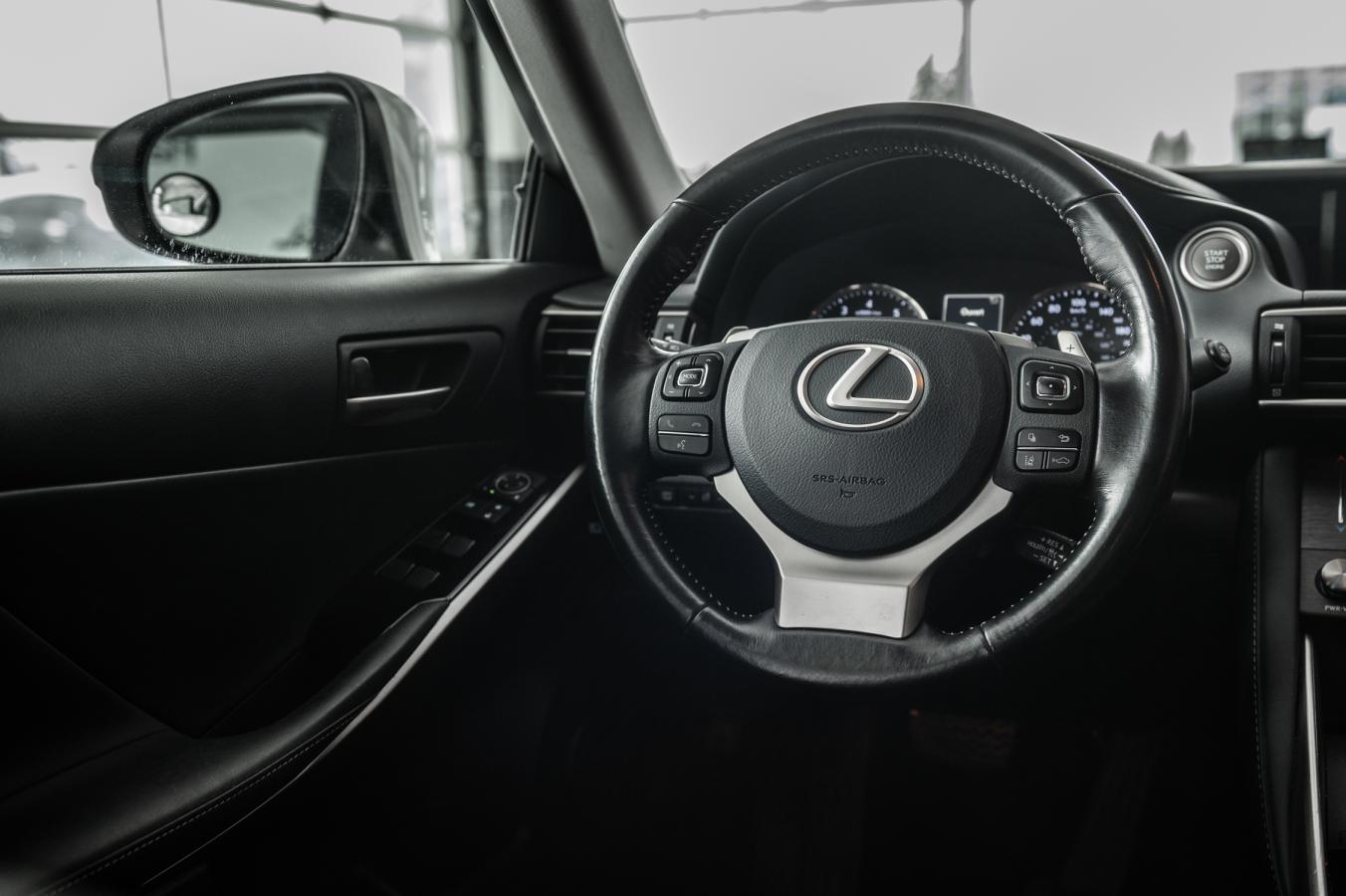 2019 Lexus IS 300 - Image 29