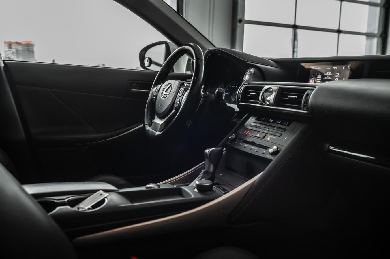 2019 Lexus IS 300 - Image 31