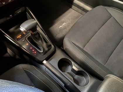 2022 Kia Rio5 - Image 28