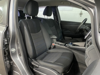 2021 Nissan LEAF - Image 17