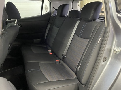 2021 Nissan LEAF - Image 18
