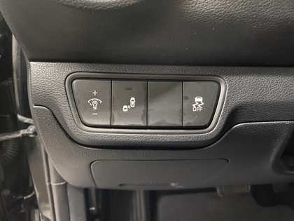 2023 Kia Forte - Image 28