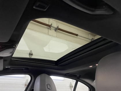 2020 BMW 3 Series - Image 32