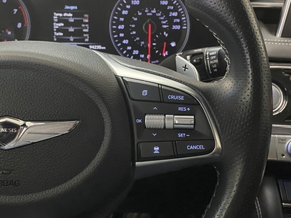 2021 Genesis G70 - Image 24