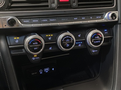 2021 Genesis G70 - Image 30