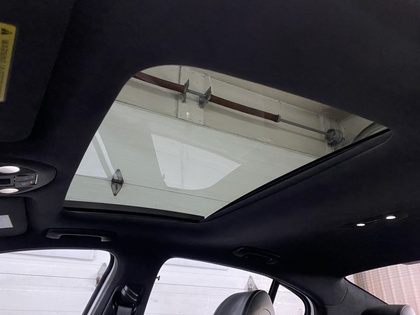 2021 Genesis G70 - Image 32