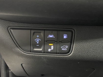 2021 Genesis G70 - Image 33