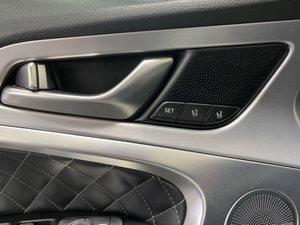 2021 Genesis G70 - Image 34