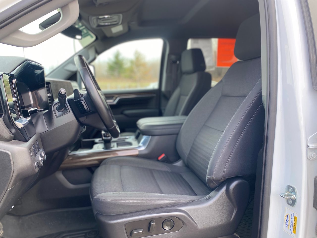 2023 Chevrolet Silverado 1500 - Image 13