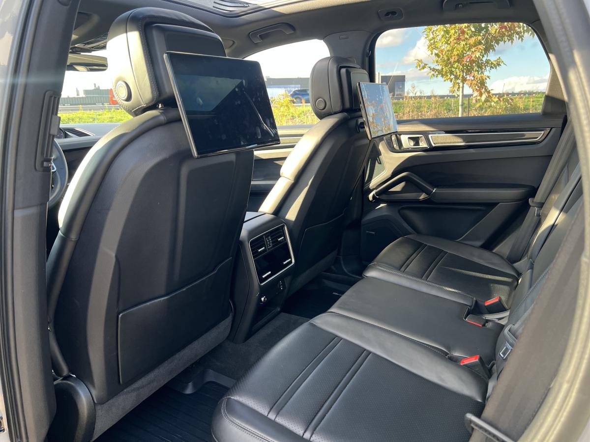 2023 Porsche Cayenne - Image 10