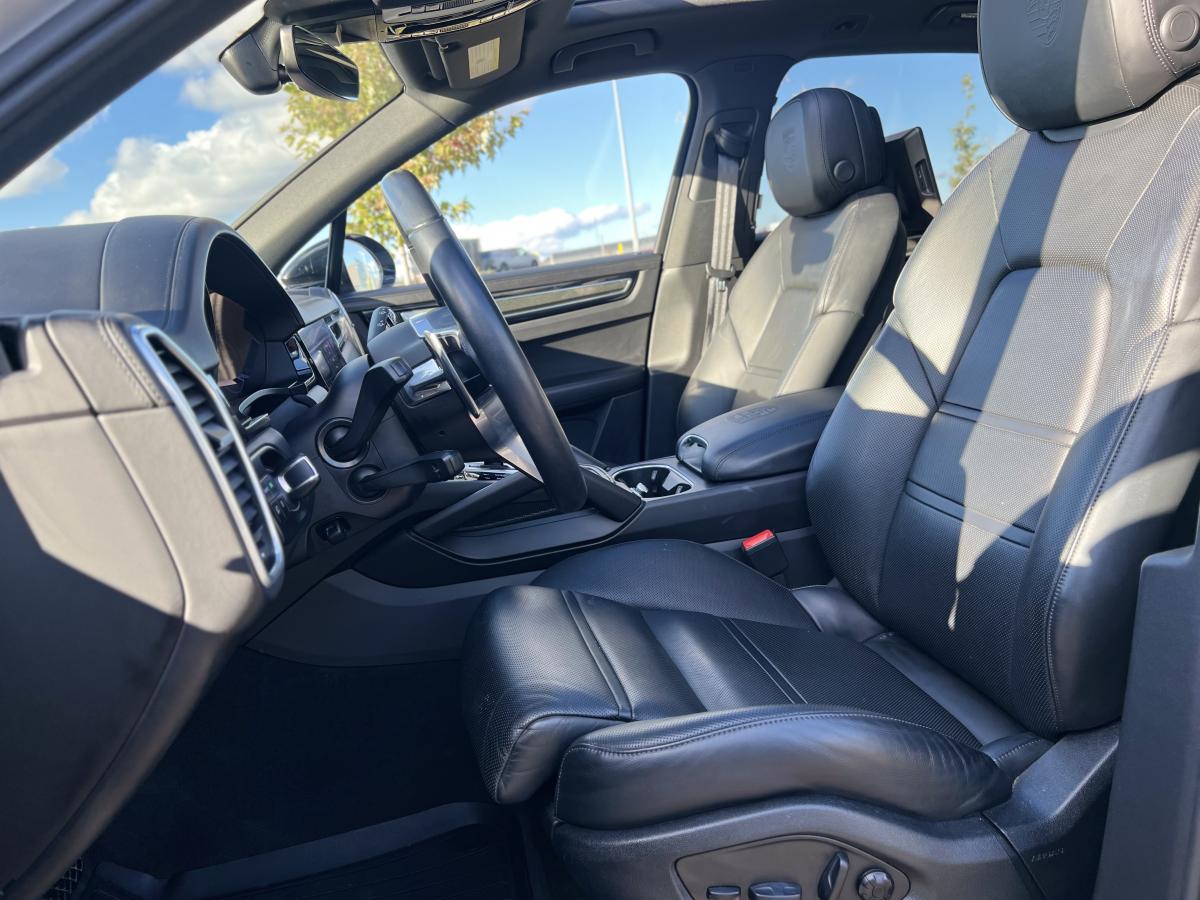 2023 Porsche Cayenne - Image 16