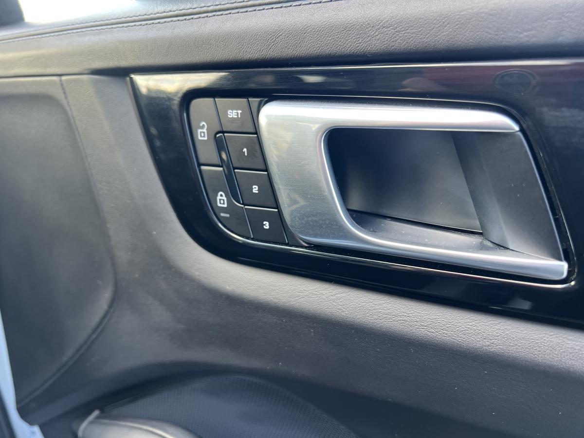 2023 Porsche Cayenne - Image 19