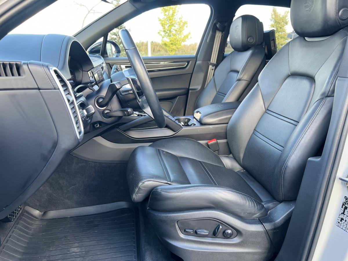 2023 Porsche Cayenne - Image 24