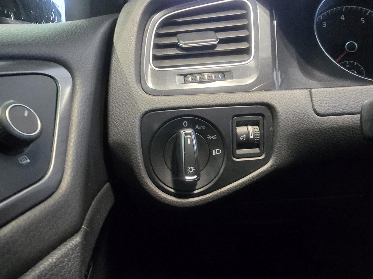 2018 Volkswagen Golf - Image 17