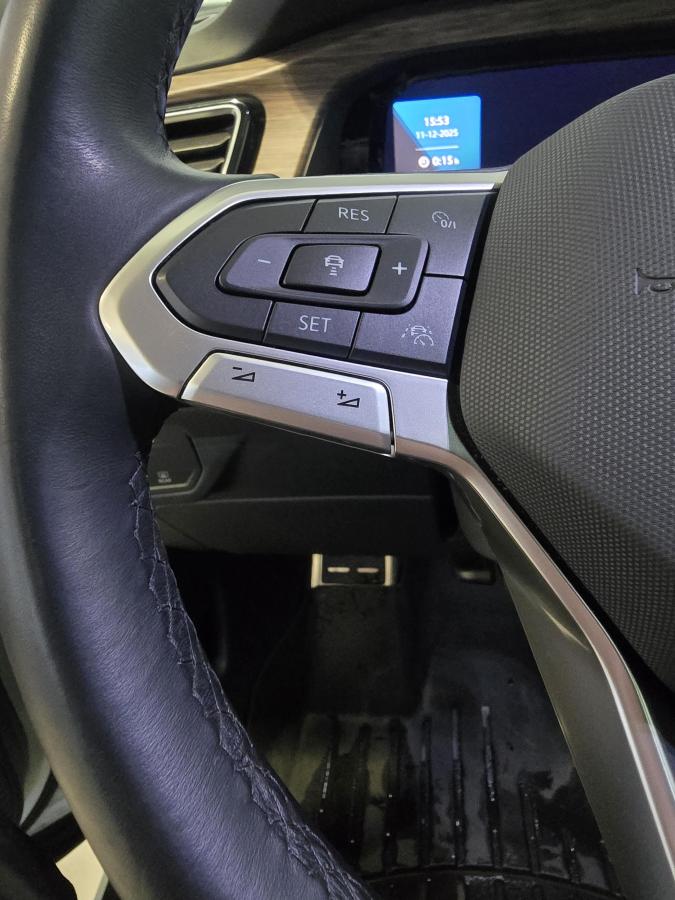 2025 Volkswagen Atlas - Image 11