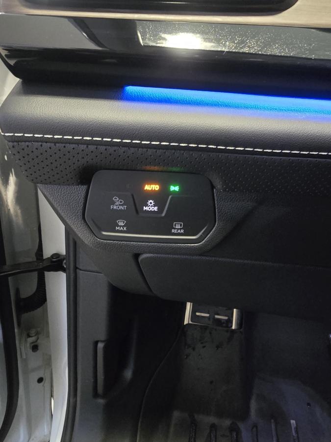 2025 Volkswagen Atlas - Image 14