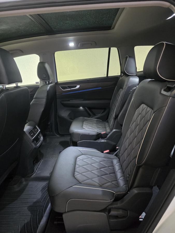 2025 Volkswagen Atlas - Image 15