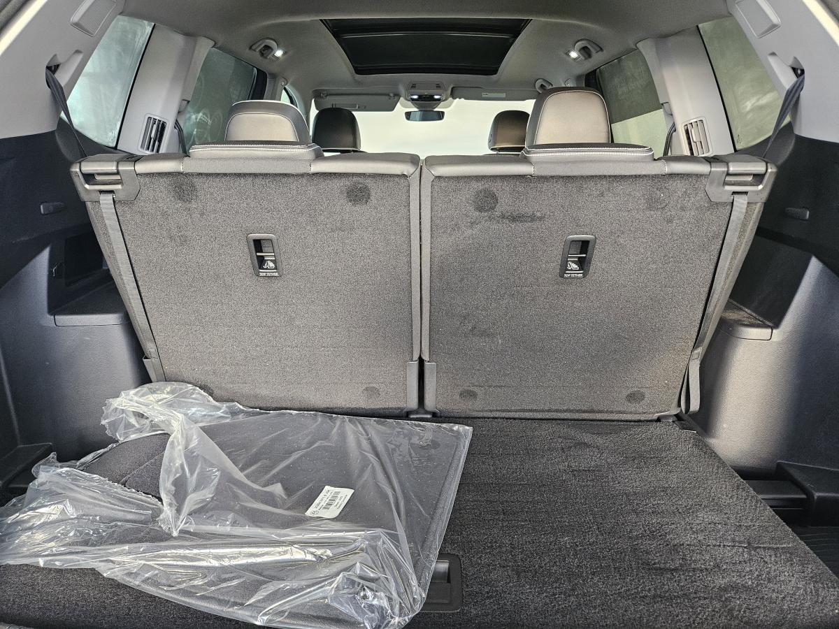 2025 Volkswagen Atlas - Image 9