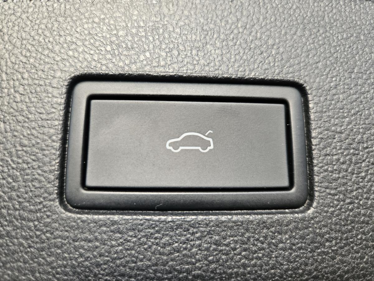 2025 Volkswagen Atlas - Image 10