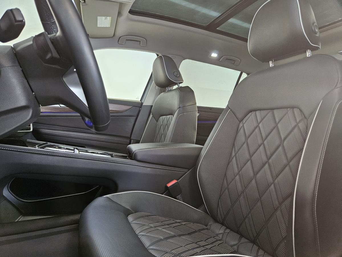 2025 Volkswagen Atlas - Image 11