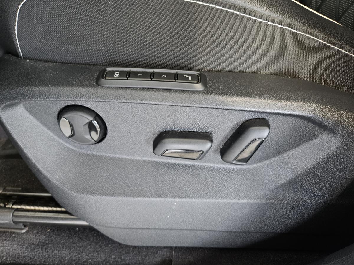 2025 Volkswagen Atlas - Image 14