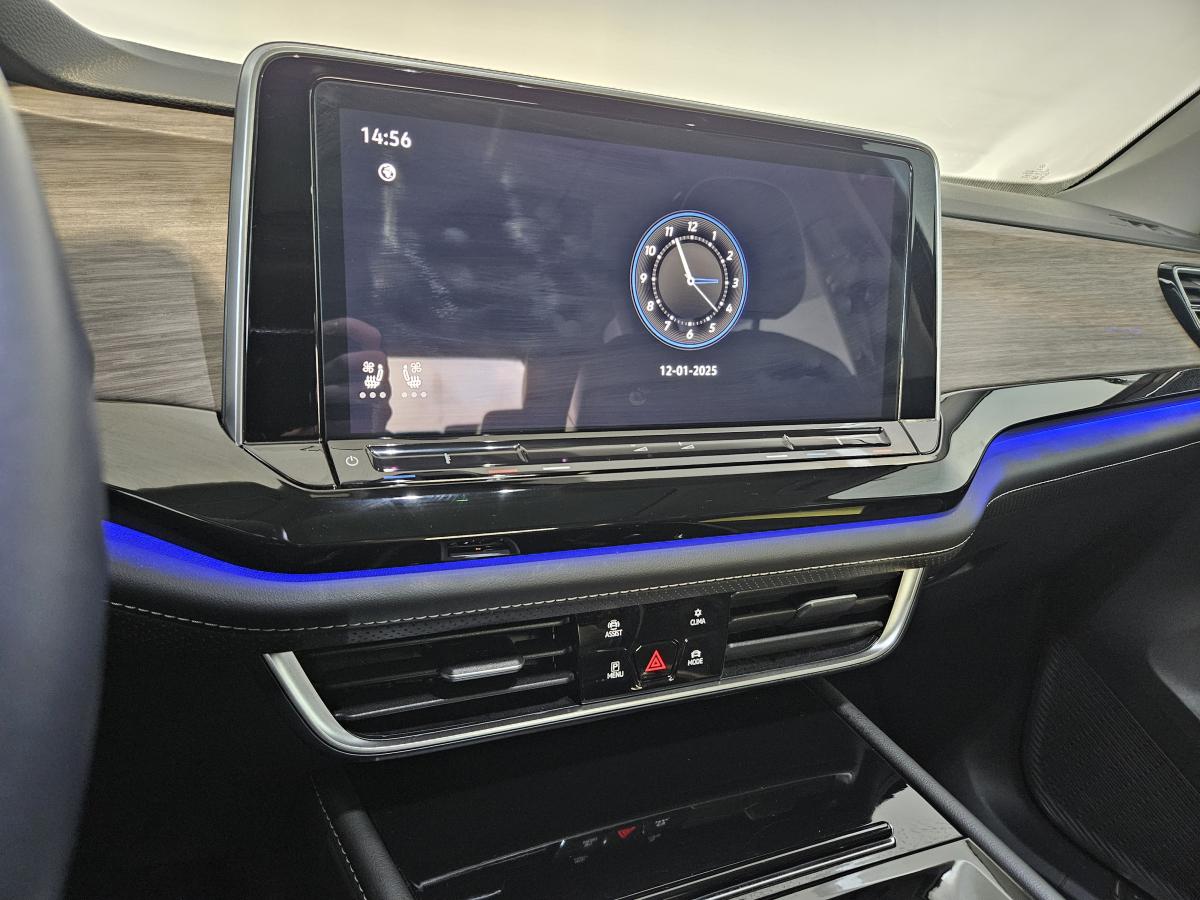 2025 Volkswagen Atlas - Image 18