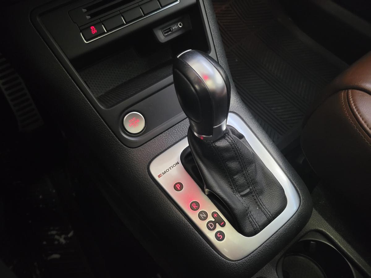 2017 Volkswagen Tiguan - Image 15