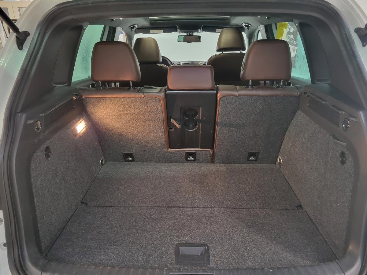 2017 Volkswagen Tiguan - Image 18