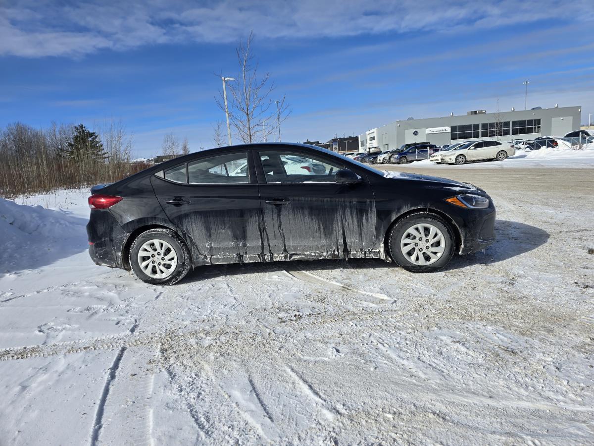 2018 Hyundai Elantra - Image 2