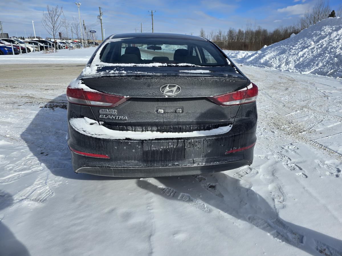 2018 Hyundai Elantra - Image 8