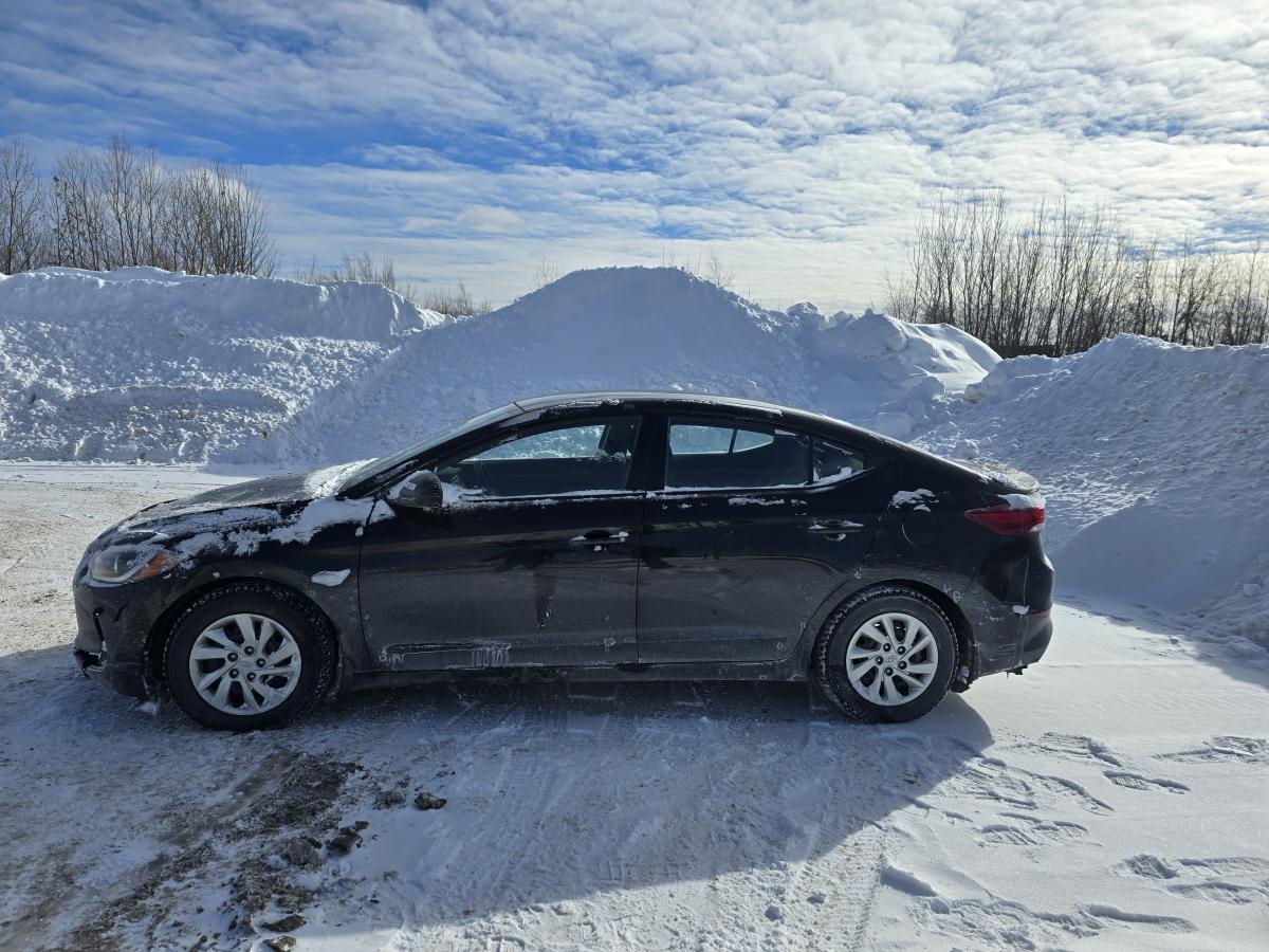 2018 Hyundai Elantra - Image 13