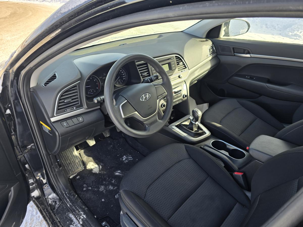 2018 Hyundai Elantra - Image 14