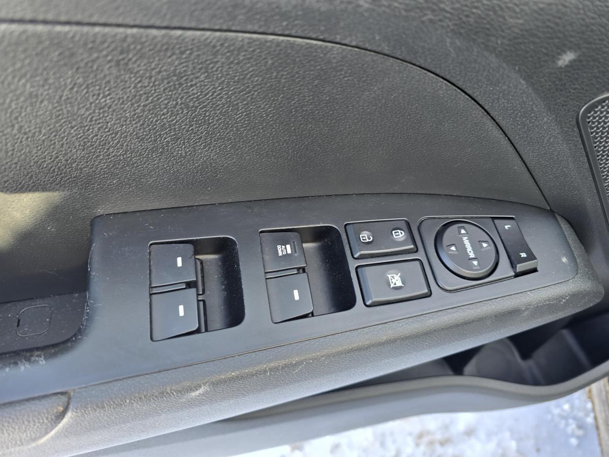 2018 Hyundai Elantra - Image 15