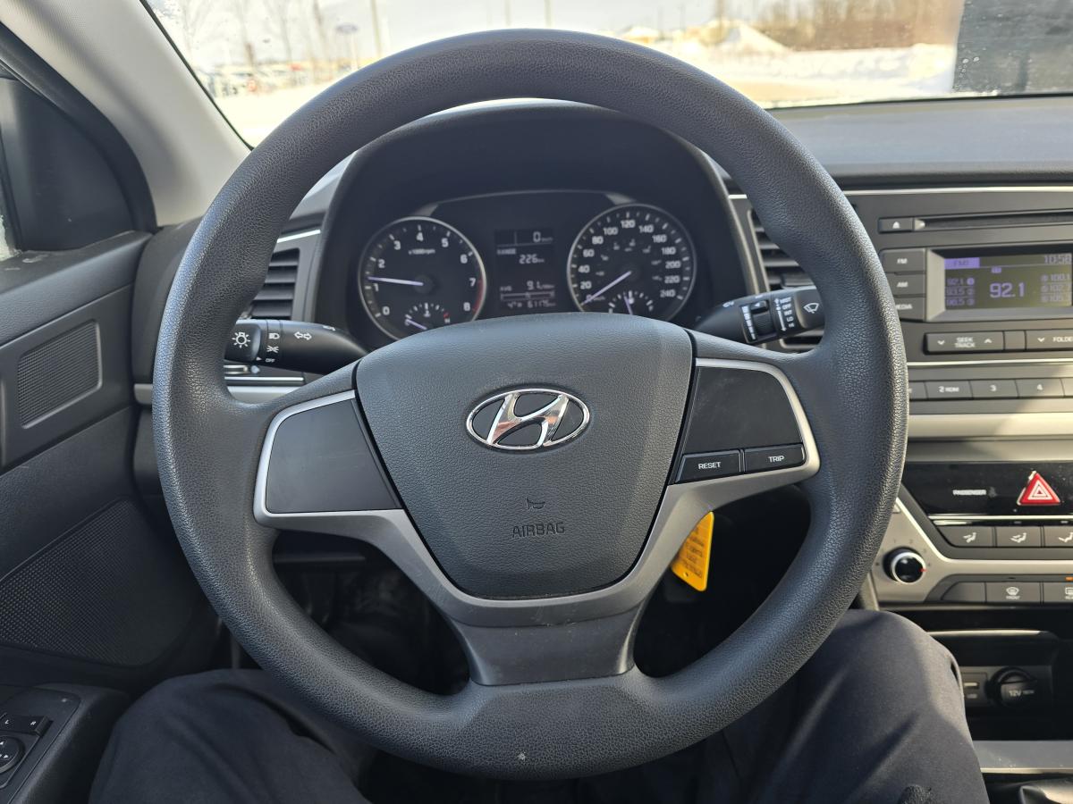 2018 Hyundai Elantra - Image 17