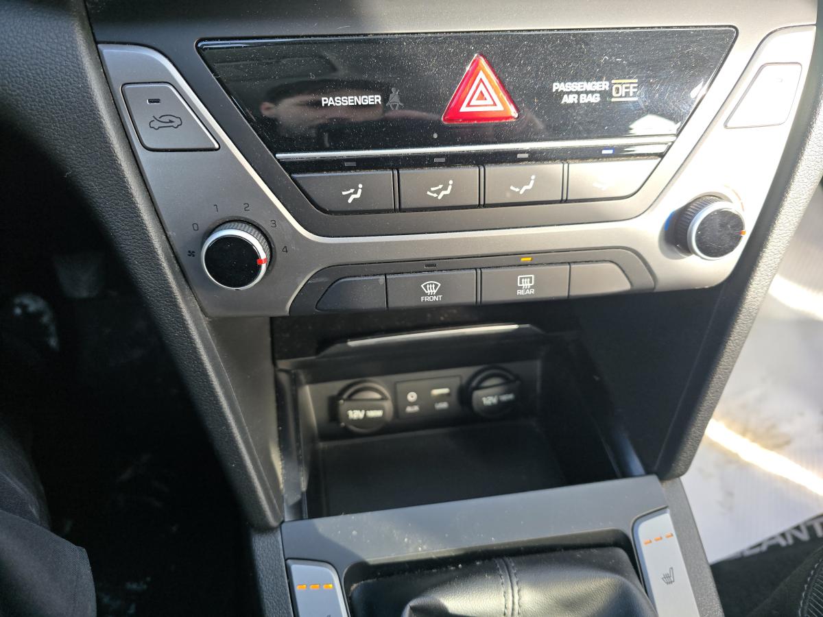 2018 Hyundai Elantra - Image 19