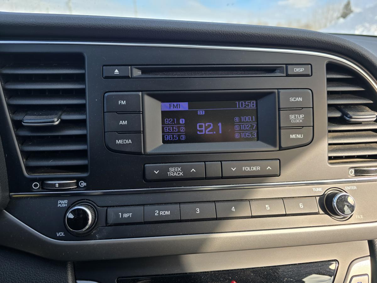 2018 Hyundai Elantra - Image 20