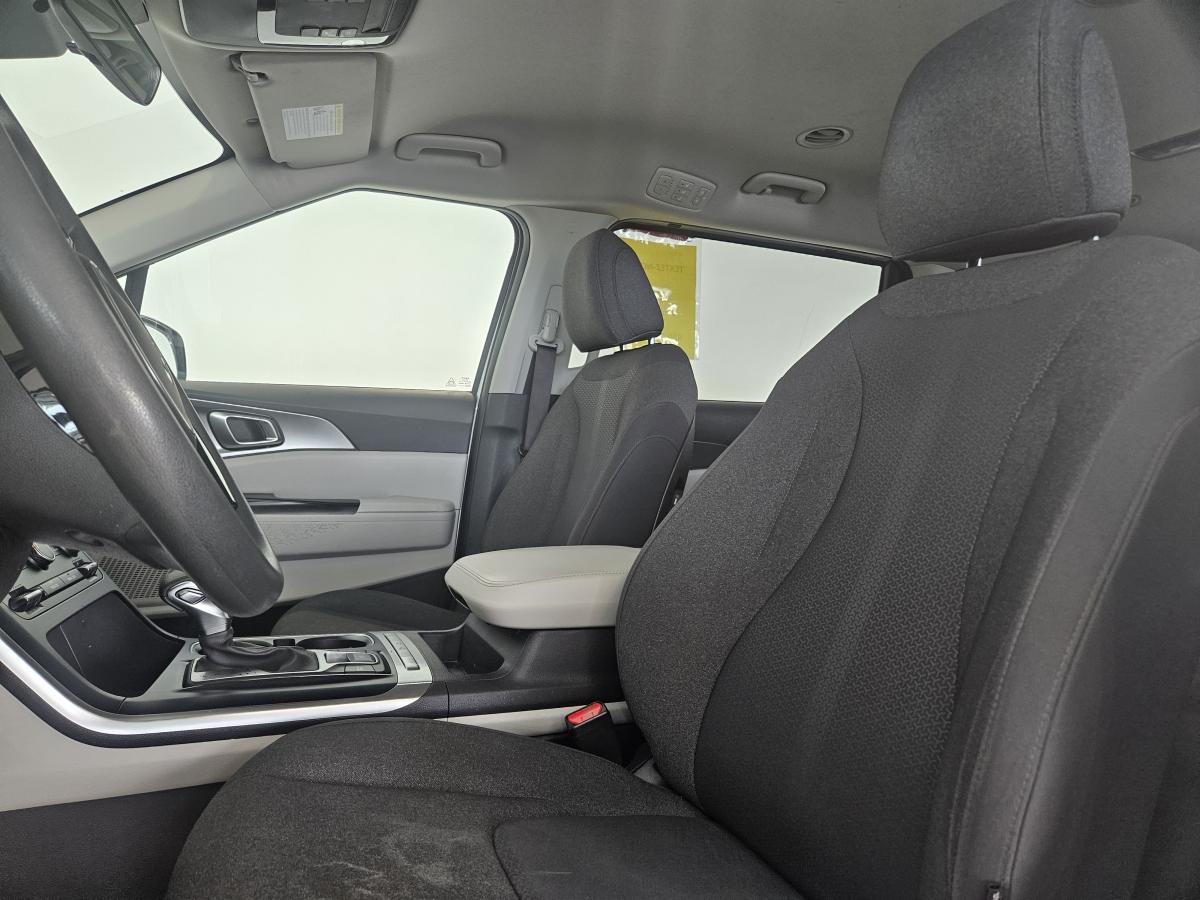 2024 Kia Carnival - Image 9