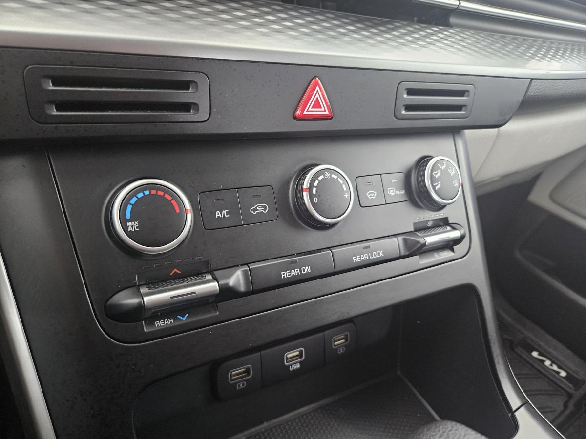 2024 Kia Carnival - Image 18