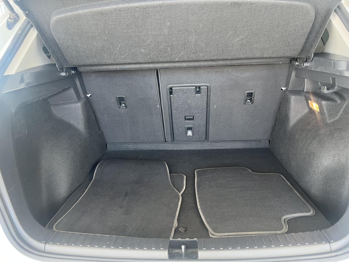 2022 Volkswagen Taos - Image 16