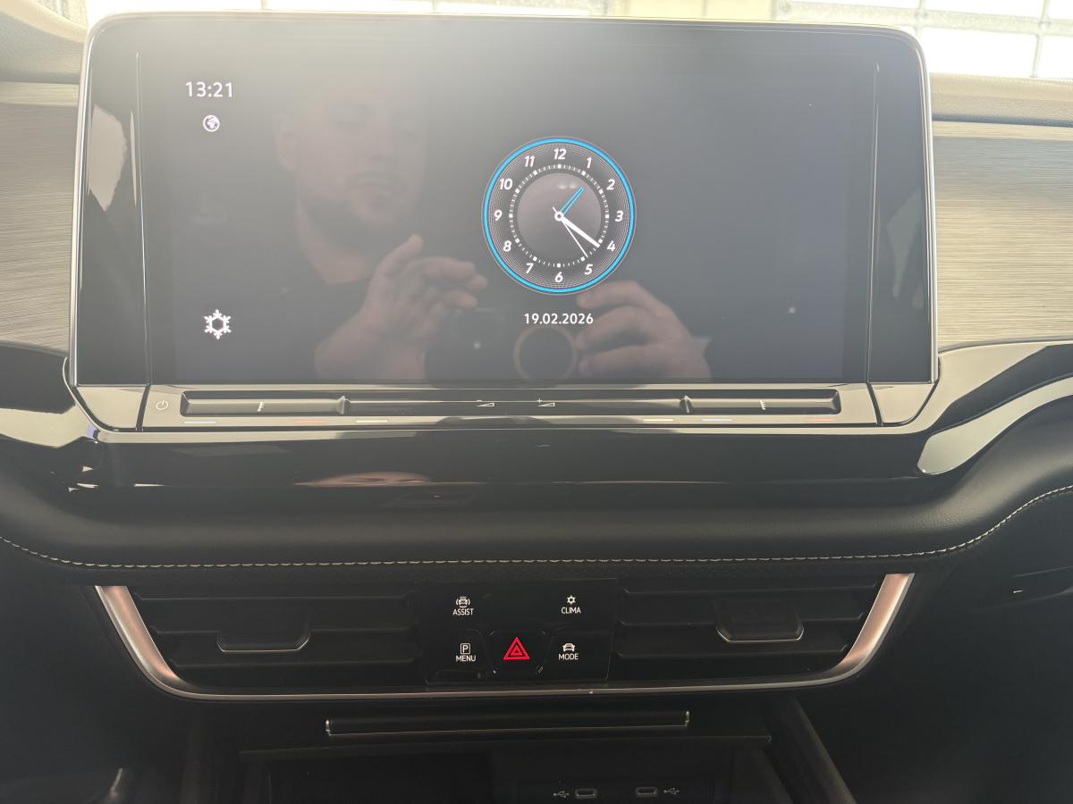 2024 Volkswagen Atlas Cross Sport - Image 14