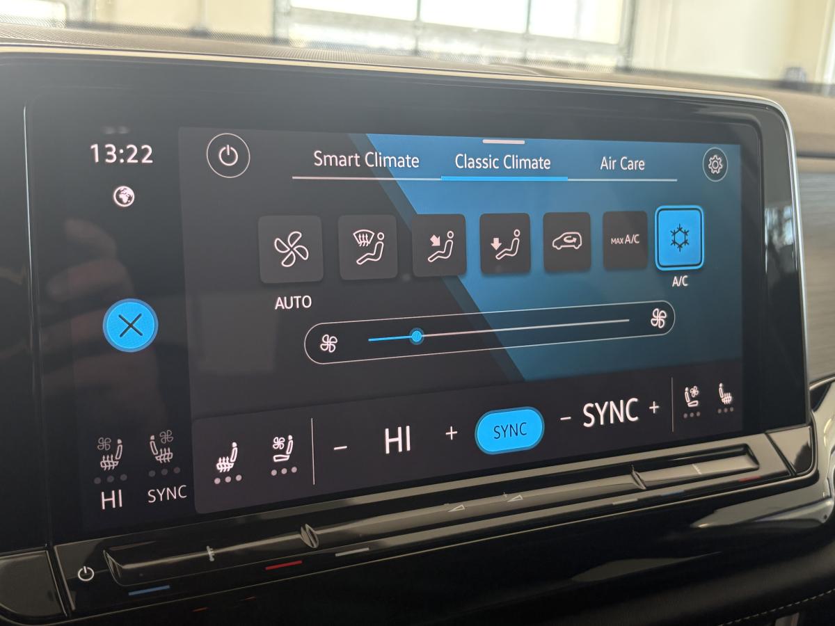 2024 Volkswagen Atlas Cross Sport - Image 22