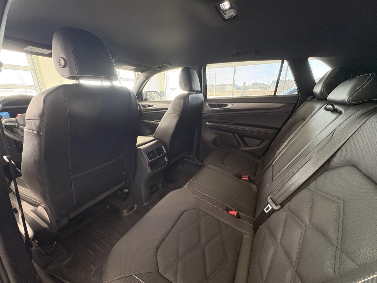 2024 Volkswagen Atlas Cross Sport - Image 24